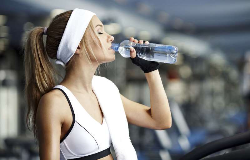 пейте воду во время тренировок